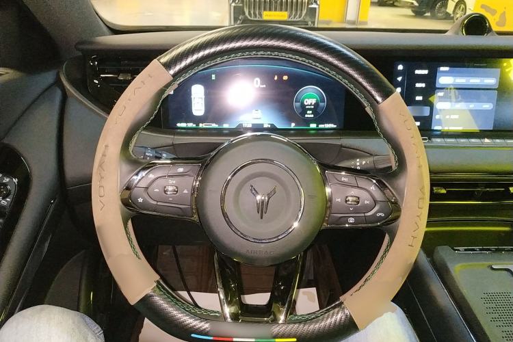 Used VOYAH FREE 2025 318 259 km All-Wheel-Drive Exploration Edition
