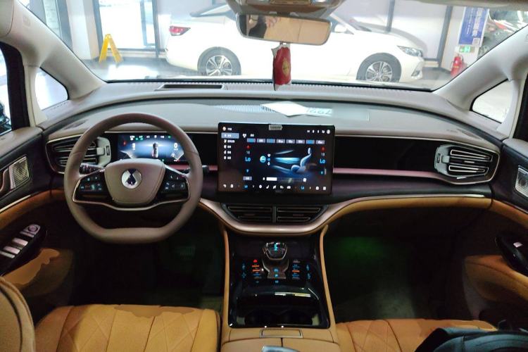 Used Denza D9 2022 DM-i 970 Four-Wheel Drive Prestige Model
