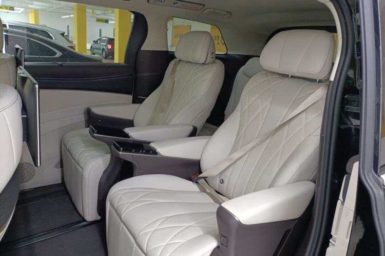 Used Denza D9 2025 DM-i Intelligent Drive 1020 Four-Wheel Drive Flagship Model