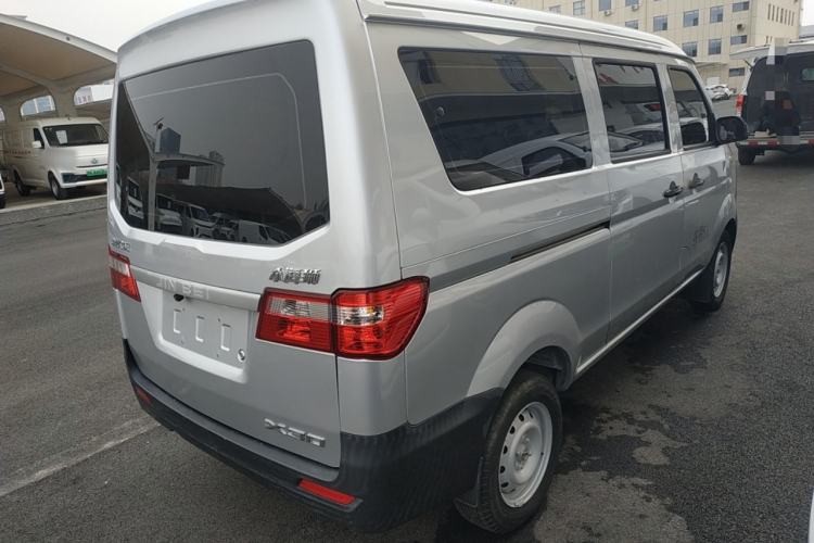 Used Jinbei Hiace X30 2023 1.5L Super-Comfortable Passenger Van 5/6/7-Seater Non-Air-Conditioned Version Model SWC15M