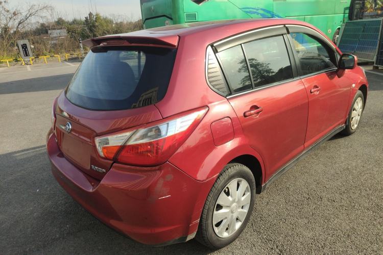 Used Venucia R50 2014 1.6L Automatic Splendid Edition
