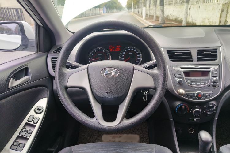 Used Hyundai Verna Ray 2014 1.4L Automatic GLX
