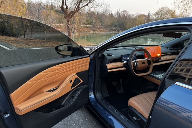 Used  Galaxy 8 2025 130km EM-i Deluxe Edition
