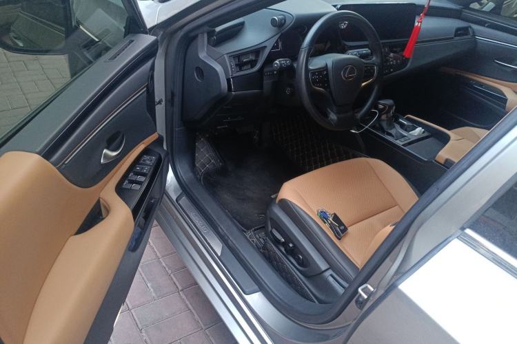 Used Lexus ES 2022 200 Excellence Edition
