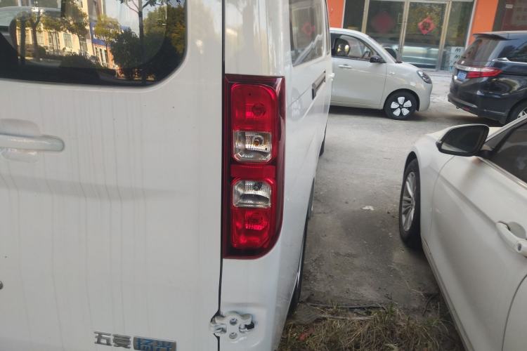 Used Wuling Yangguang 2024 300km Comfort-Grade Passenger Van 60kW