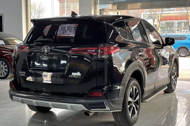 Used Toyota RAV4 2018 2.0L CVT Two-Wheel Drive Fashion X Edition