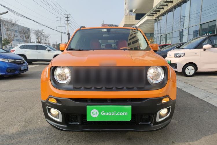 Used  Renegade 2018 Connected Large Screen Version 180TS Automatic High-Energy Edition
