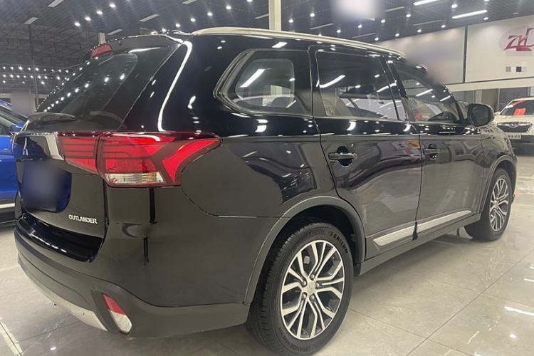 Used Mitsubishi Outlander 2018 2.0L Two-Wheel Drive Glory Edition 5 Seats

