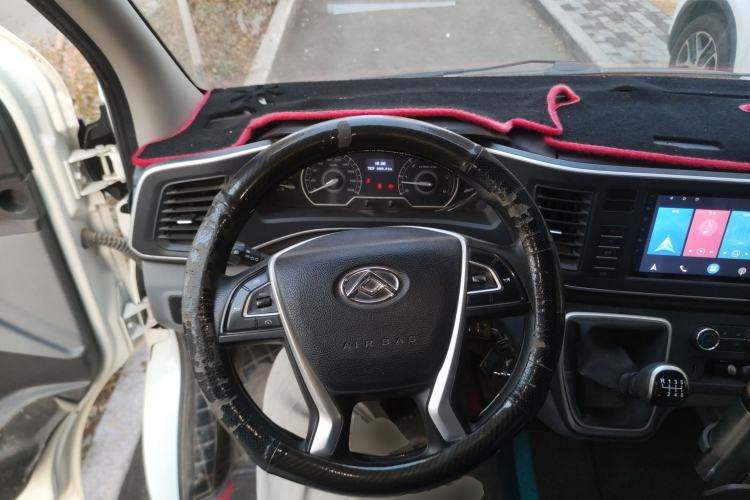 Used SAIC MAXUS Xintu V80 2023 2.0T Manual Classic Aoyuntong Power Version Short Wheelbase Mid-Height 5/6-Seater