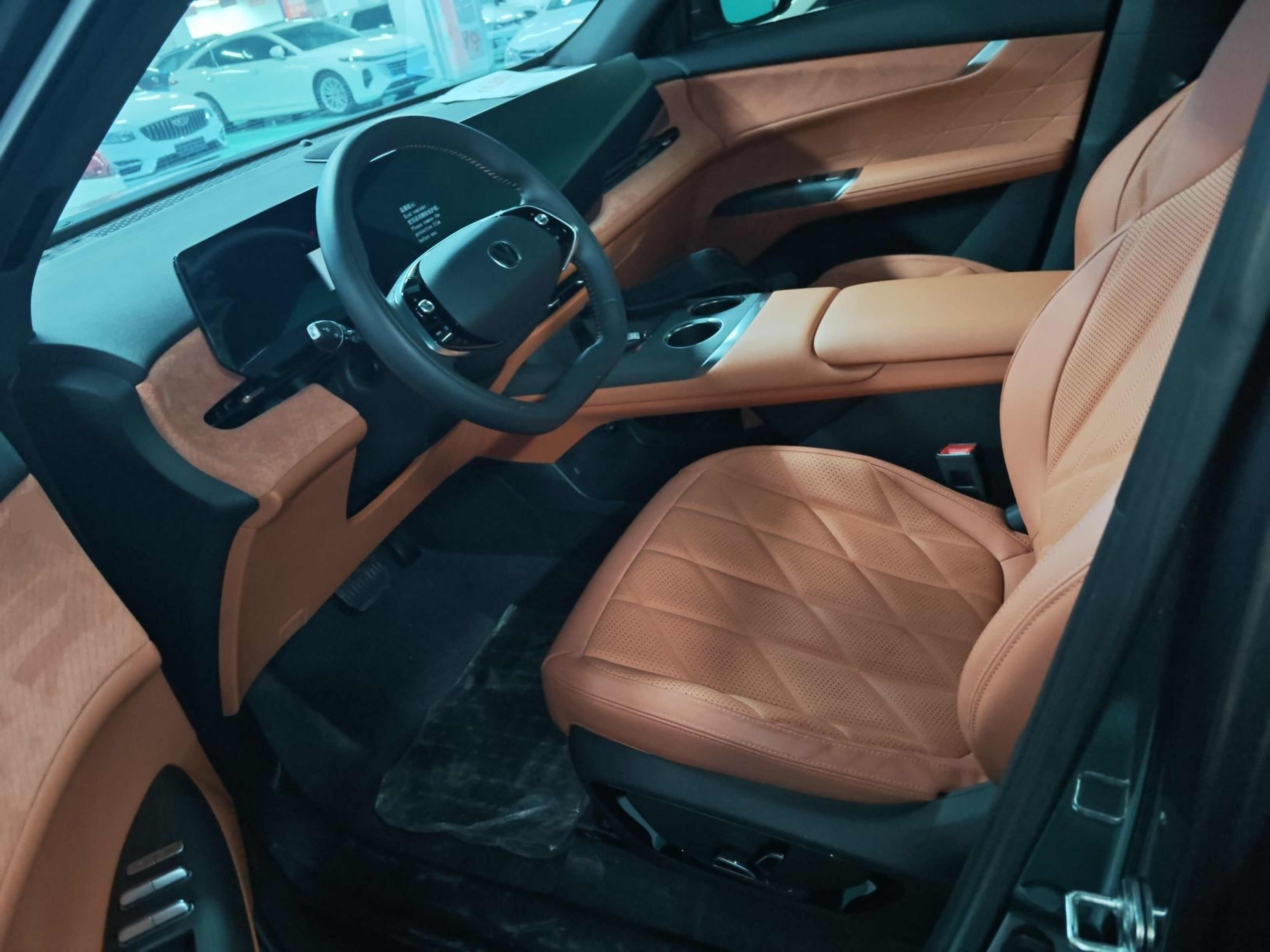 المقاعد الأمامية داخل السيارة