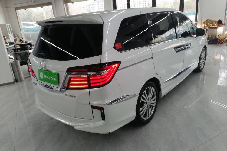 Used Honda Elysion 2016 2.4L Style Edition
