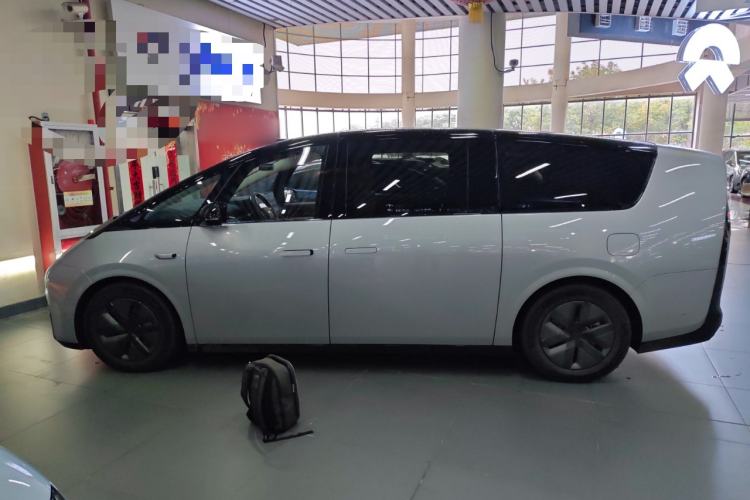 Used Li Auto MEGA 2024 Ultra Model
