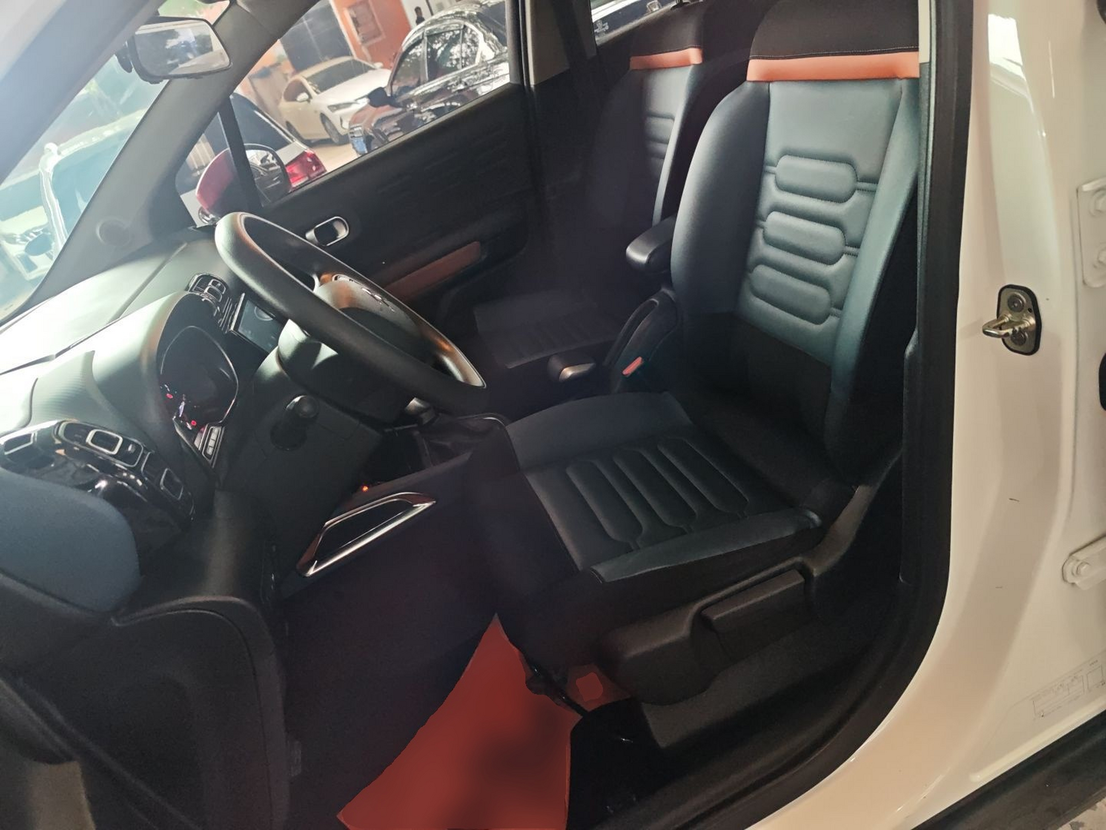 Переднее сиденье в автомобиле