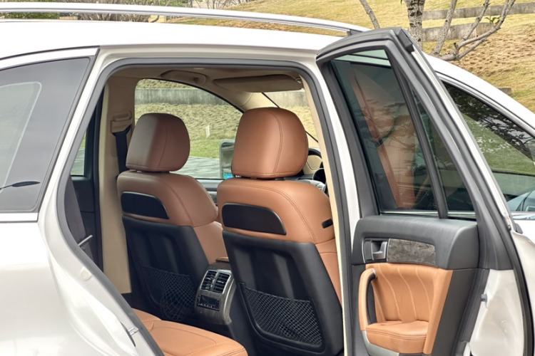 Used Haval H8 2015 2.0T two-wheel drive Comfort trim level
