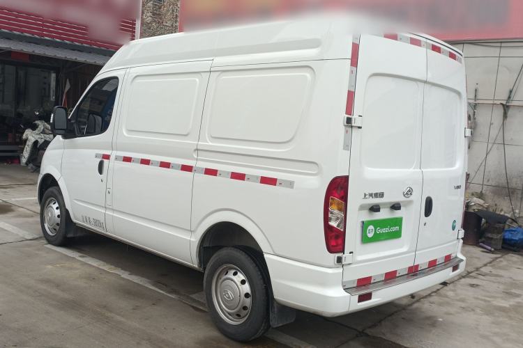 Used SAIC MAXUS Xintu V80 2024 City Distribution King PLUS Value Edition 6MT Short Wheelbase Mid-Roof Design 127 Ps 3 Seats
