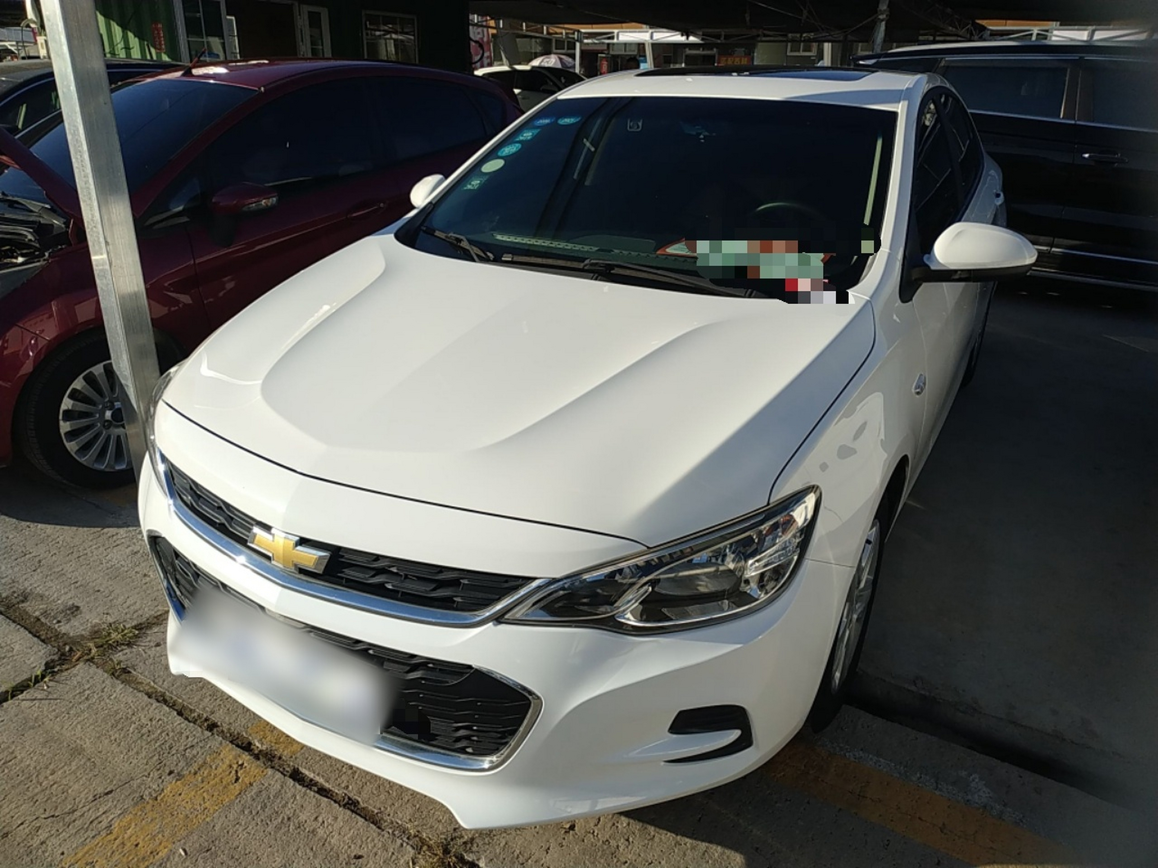 تحت مقدمة السيارة