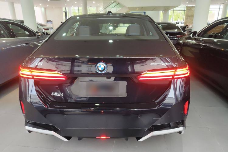 Used BMW i5 2024 eDrive 35L Luxury Model with M Sport Package
