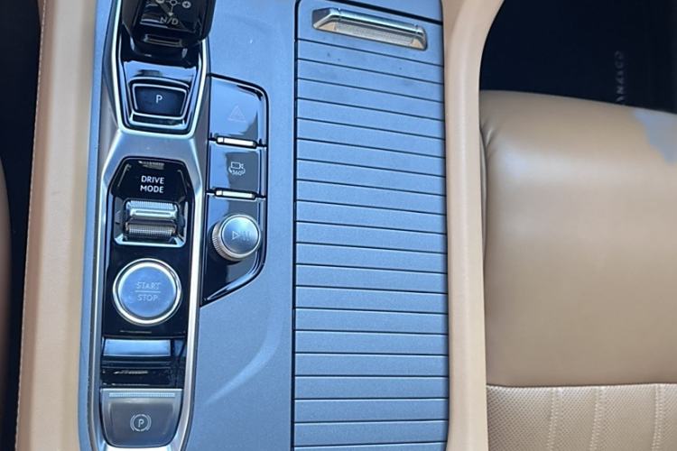 Used Lynk & Co 09 EM-P 2023 2.0TD EM-P Long-Range Version PM 7-Seater
