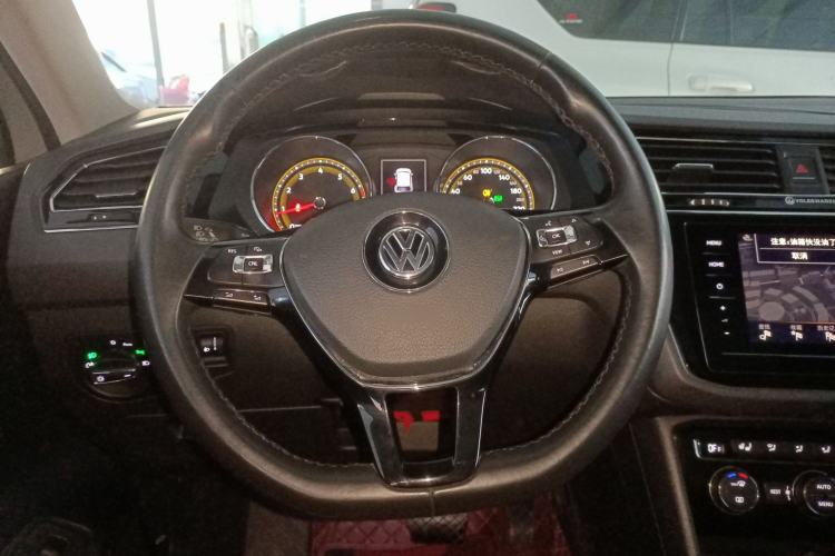 Used Volkswagen Tiguan L 2020 330TSI Automatic Two-Wheel Drive Smart Luxury Edition China VI Standard
