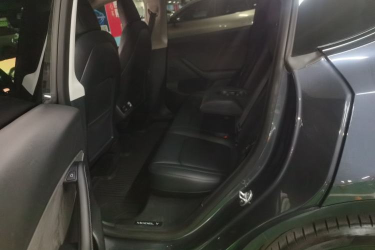 Used Tesla Model Y 2022 Long-Range All-Wheel-Drive Version
