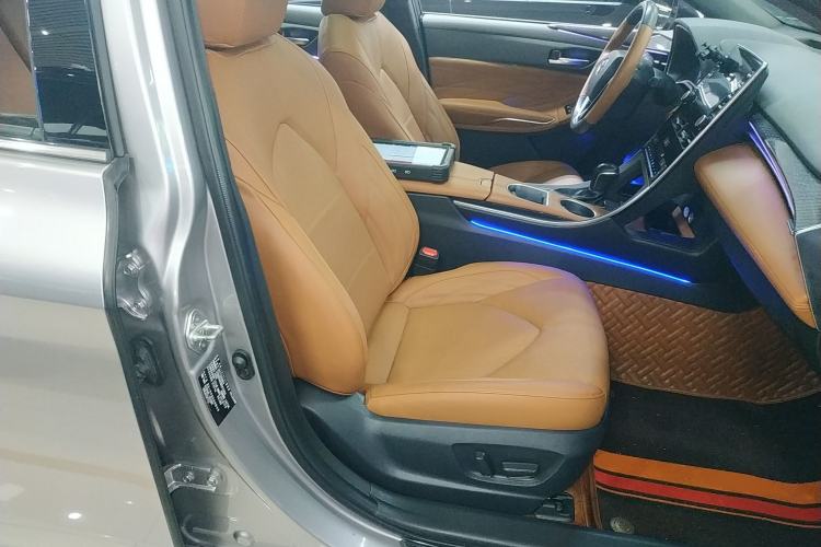 Used Toyota Avalon 2019 Dual-Engine 2.5L XLE Prestige Version China VI Standard
