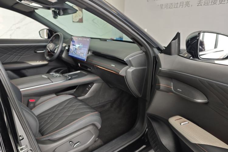 Used  S07 2023 200Max Range-Extended Version
