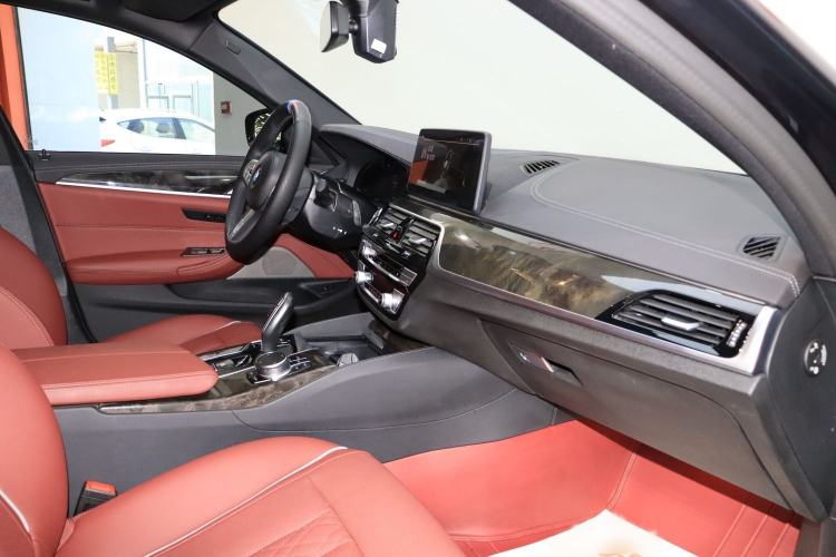 Used BMW 5 Series 2022 Second Facelift 525Li M Sport Package
