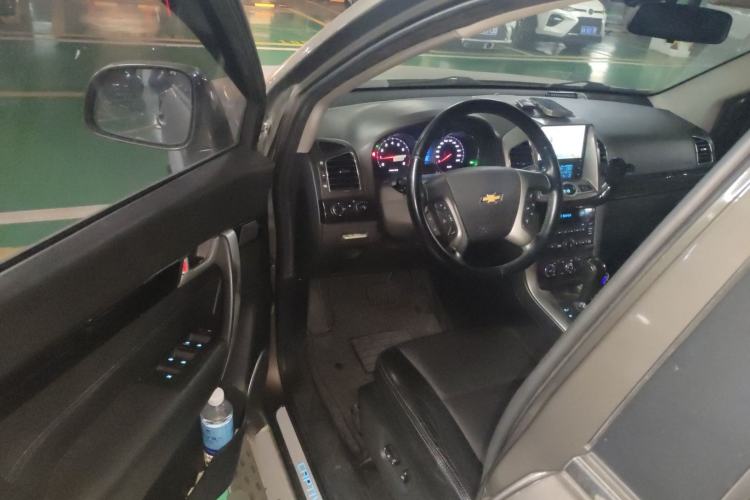 Used Chevrolet Captiva 2015 2.4L 4x4 Flagship Edition 7-Seater