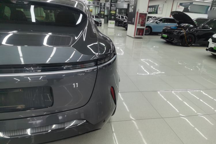 Used  11 2022 Ultra-Long Range Dual-Motor Luxury Edition 4 Seats
