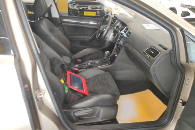 Used Volkswagen Golf 2018 230TSI Automatic Luxury Version
