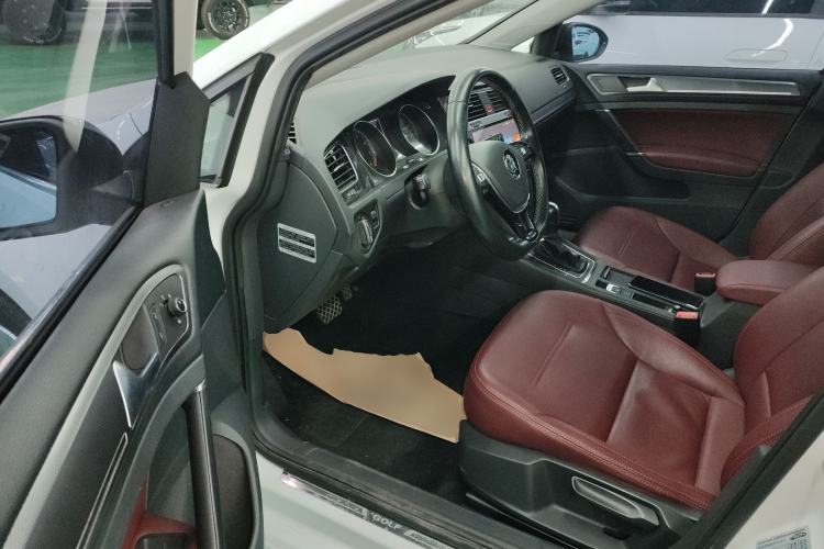 Used Volkswagen Golf 2017 230TSI Automatic Comfort Edition – Celebrating Milestone of One Million Units
