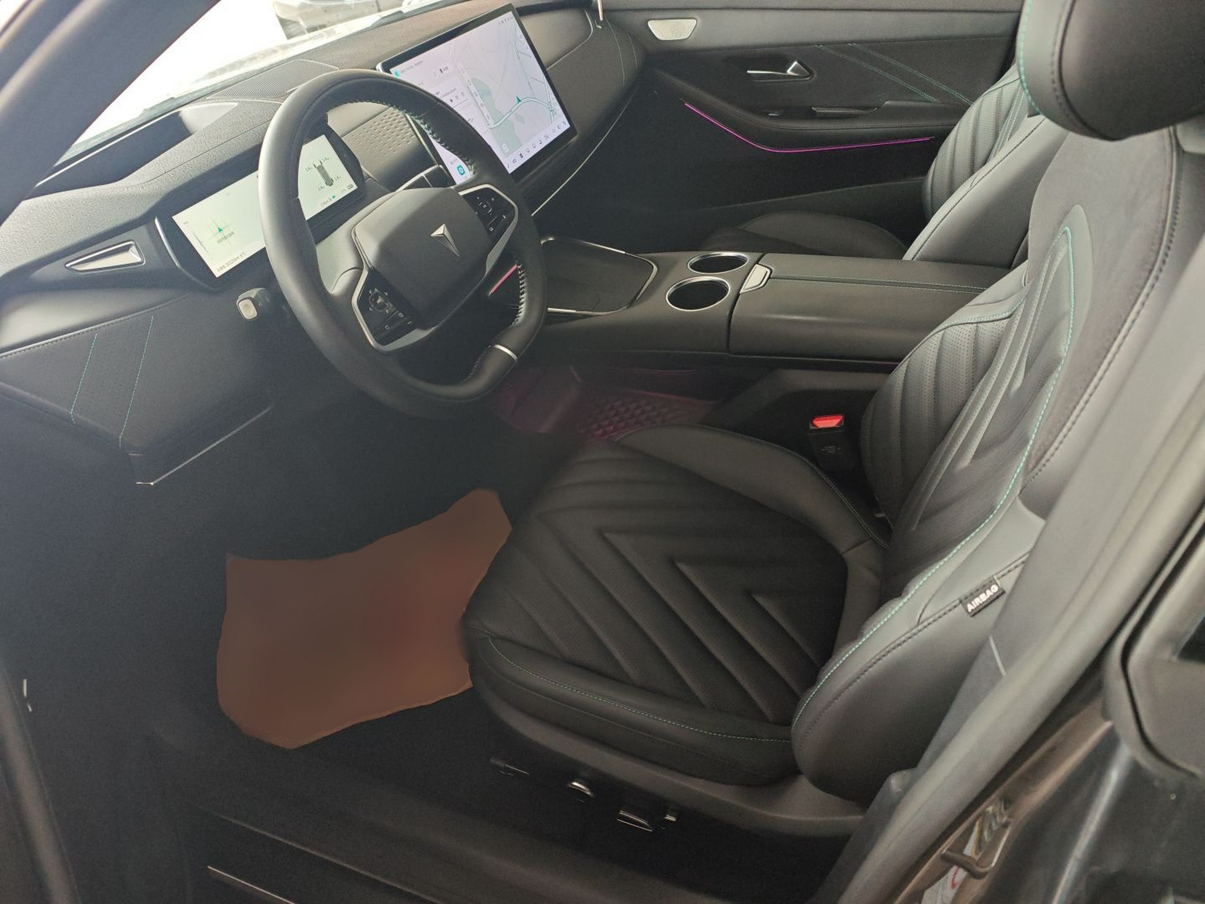 Переднее сиденье в автомобиле