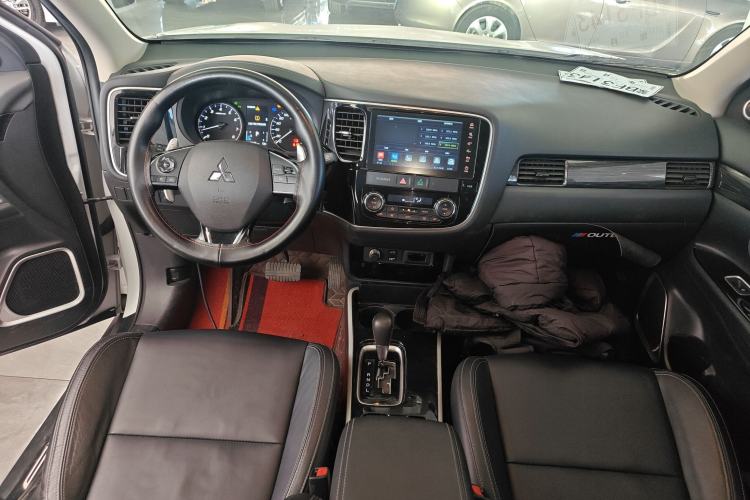 Used Mitsubishi Outlander 2019 2.4L 4x4 Zhi Xiang Edition 5 Seats China VI Standard
