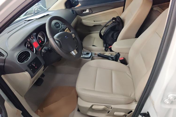 Used Ford Focus 2013 Hatchback Classic 1.8L Automatic Fashion Edition
