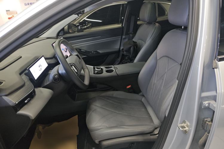 Used  L6 2025 EM-i 140km Starship Edition
