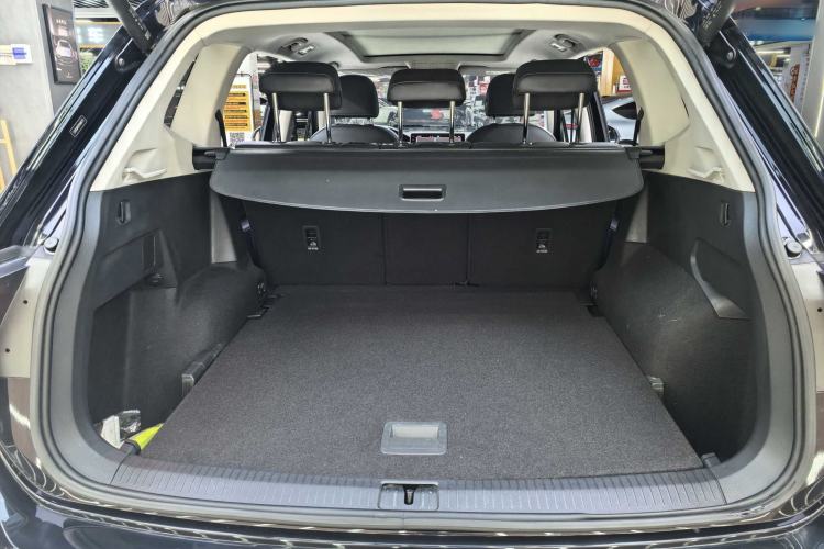 Used Volkswagen Tiguan L 2023 Restyled 330TSI Automatic Two-Wheel Drive R-Line Enhanced Comfort Version
