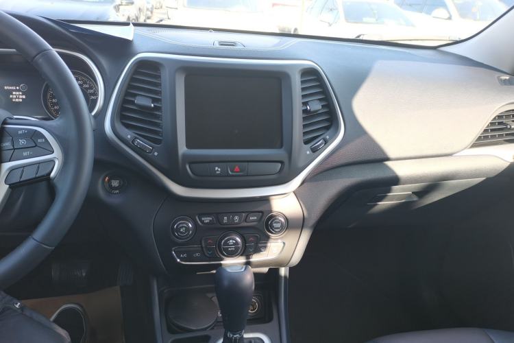 Used  Cherokee 2016 2.4L Leading Smart Version