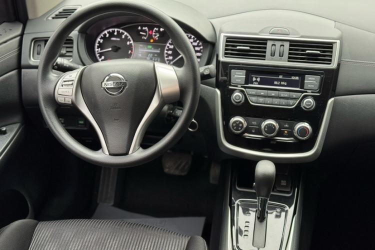 Used Nissan Tiida 2016 1.6L CVT Cool Dynamic Edition
