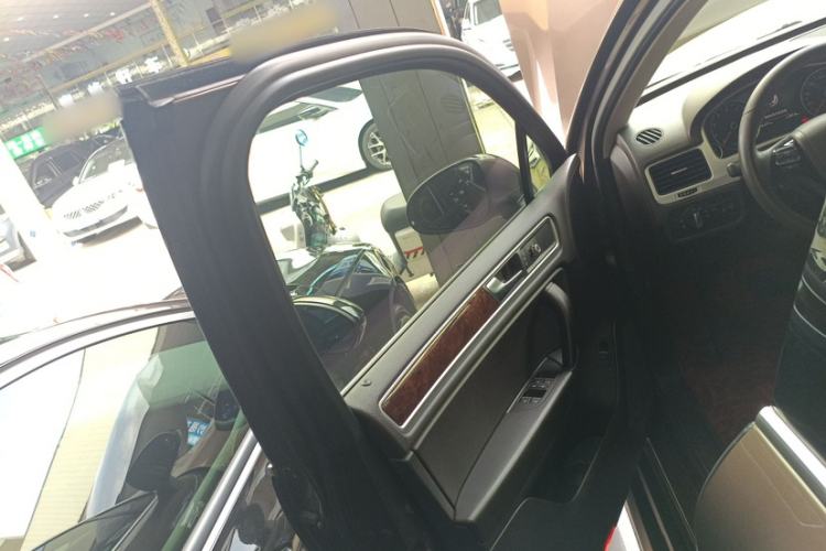 Used Volkswagen Touareg 2011 3.0 TSI Standard Version
