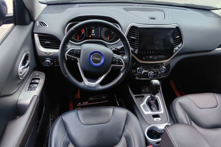 Used  Cherokee 2016 2.4L Leading Edition