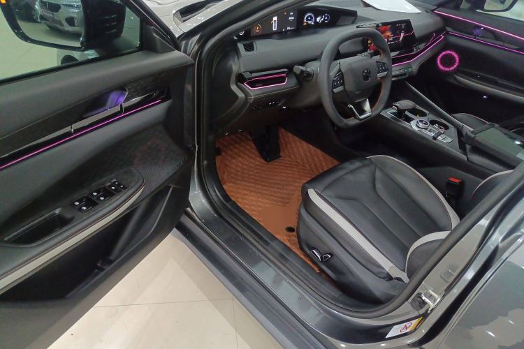 Used Changan UNI-V 2023 1.5T Prestige Model
