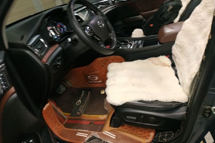 Used GAC Trumpchi GS8 2017 320T Two-Wheel Drive Luxury Smart Connectivity Version (7 Seats)
