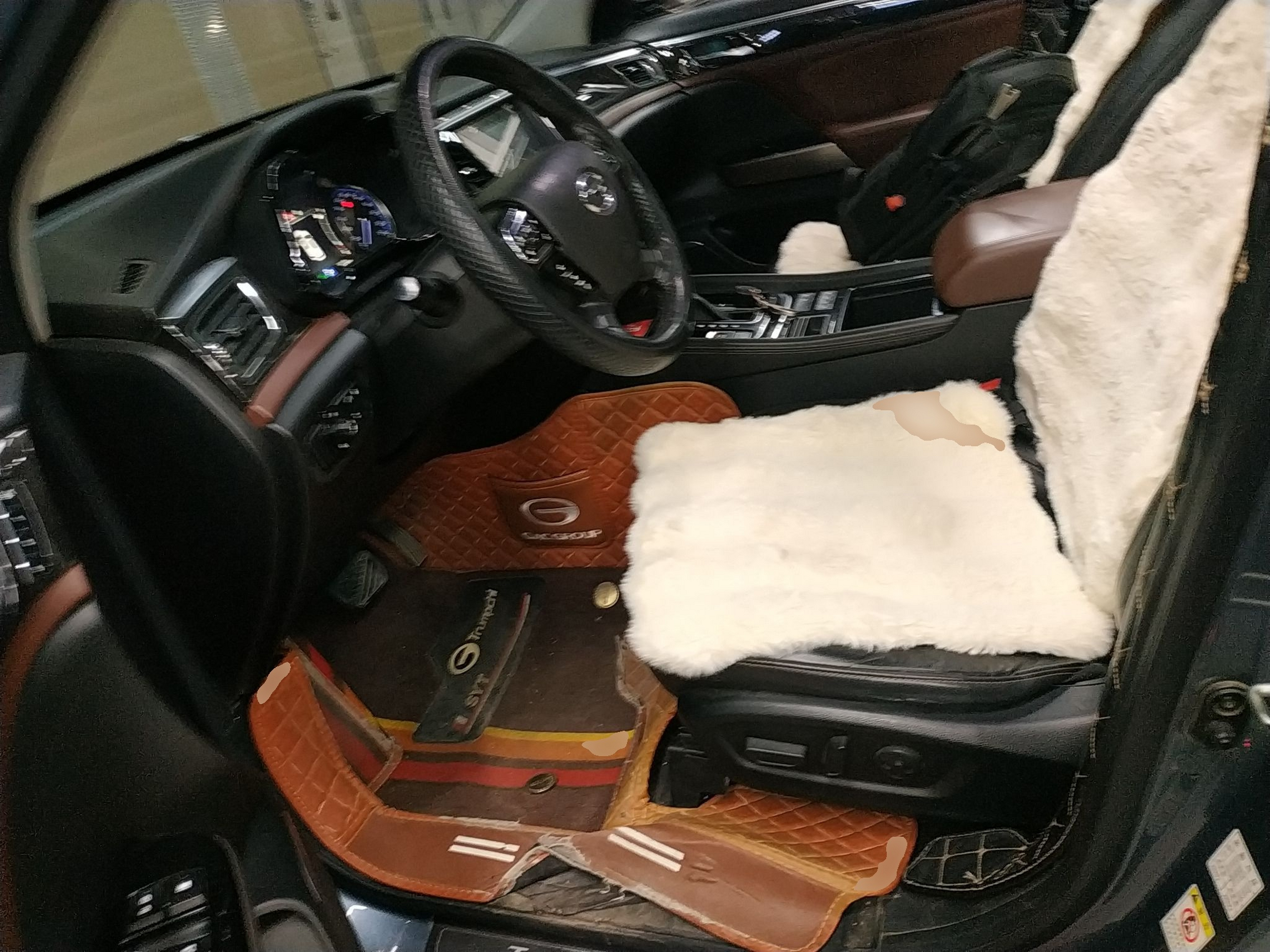 المقاعد الأمامية داخل السيارة