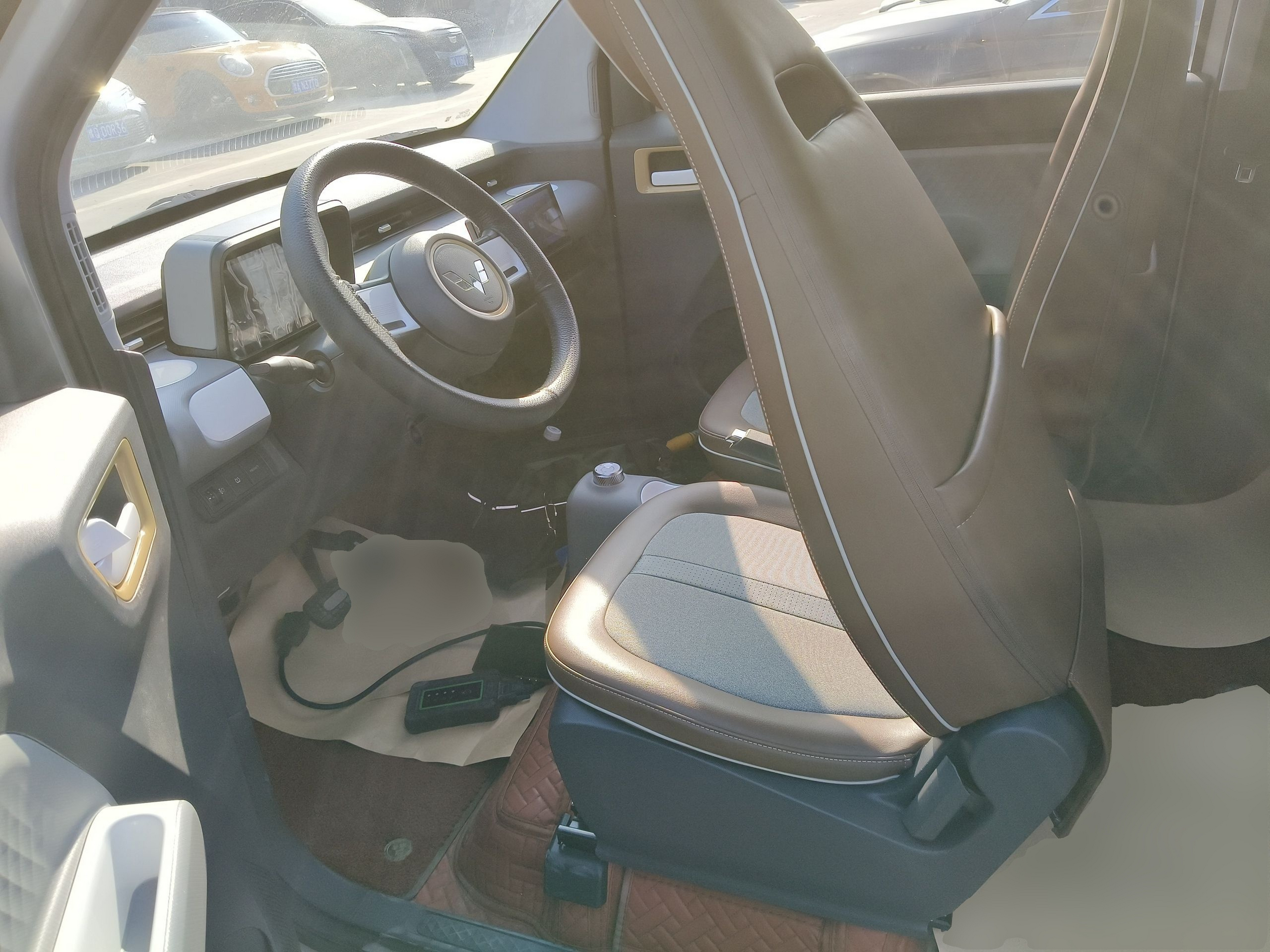 Переднее сиденье в автомобиле