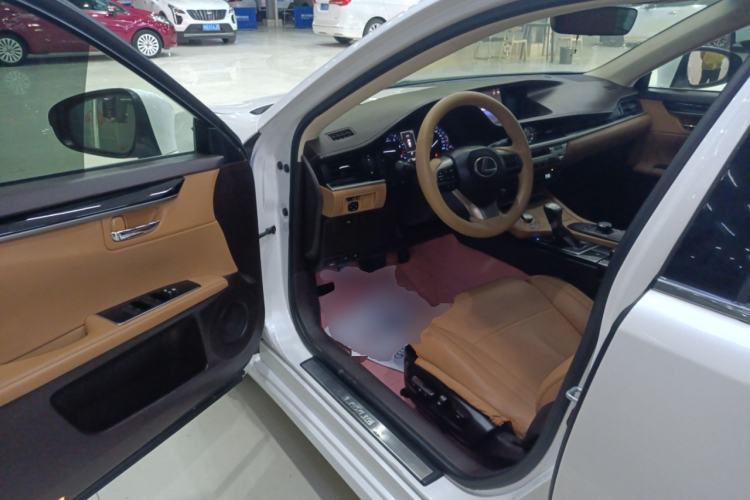 Used Lexus ES 2016 200 Midnight Special Limited Edition
