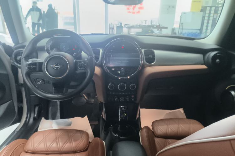 Used  MINI 2022 Updated 1.5T COOPER Artist Five-Door Edition
