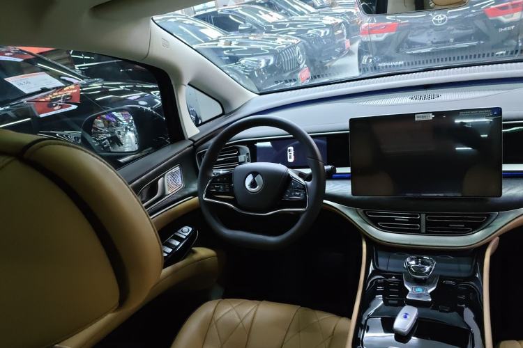 Used Denza D9 2024 DM-i 980 Four-Wheel Drive Prestige Model
