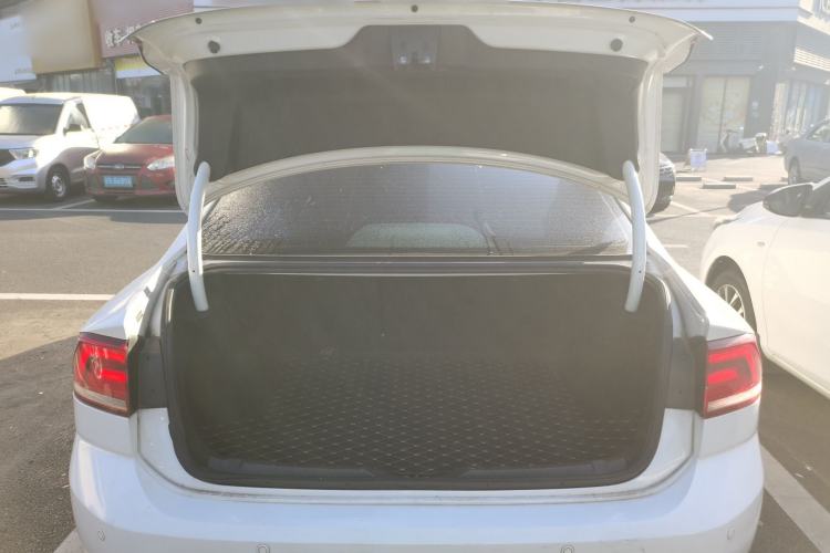 Used Volkswagen Lamando 2015 230TSI DSG Fashion Edition
