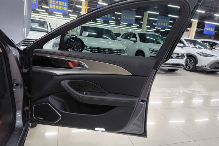 Used Hongqi H5 2023 1.5T DCT Smart Connect Flagship Edition
