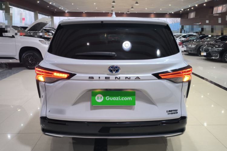 Used Toyota Sienna 2023 2.5L Hybrid Deluxe Edition
